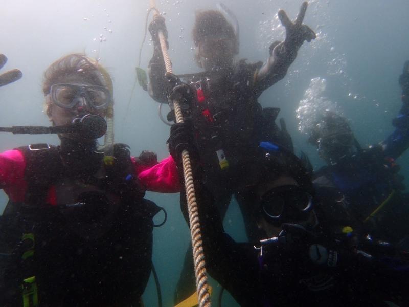 サニールール　水中集合写真