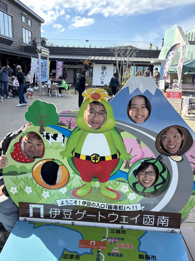 顔出しパネル」