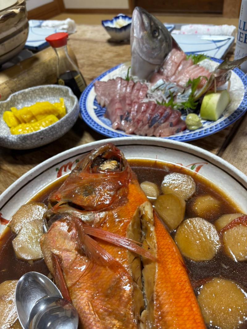 金目に煮付けと刺身